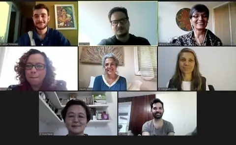 Turma online ao vivo da Casa Theta reunida em videoconferência